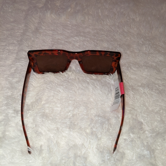 Nwt Kendall & Kylie animal print pouches/cosmetic bag w/ animal print sunglasses - Picture 7 of 16